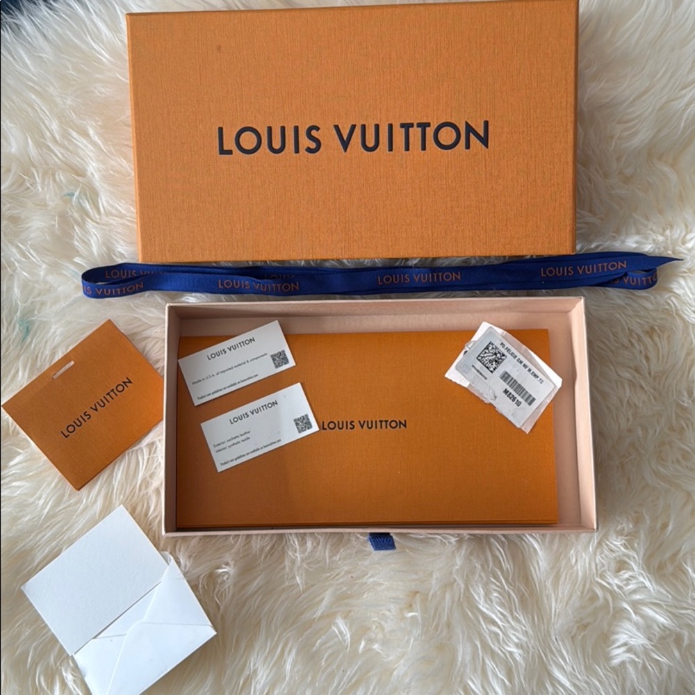 LV Felicie Pochette Monogram Empreinte Leather - Picture 7 of 12